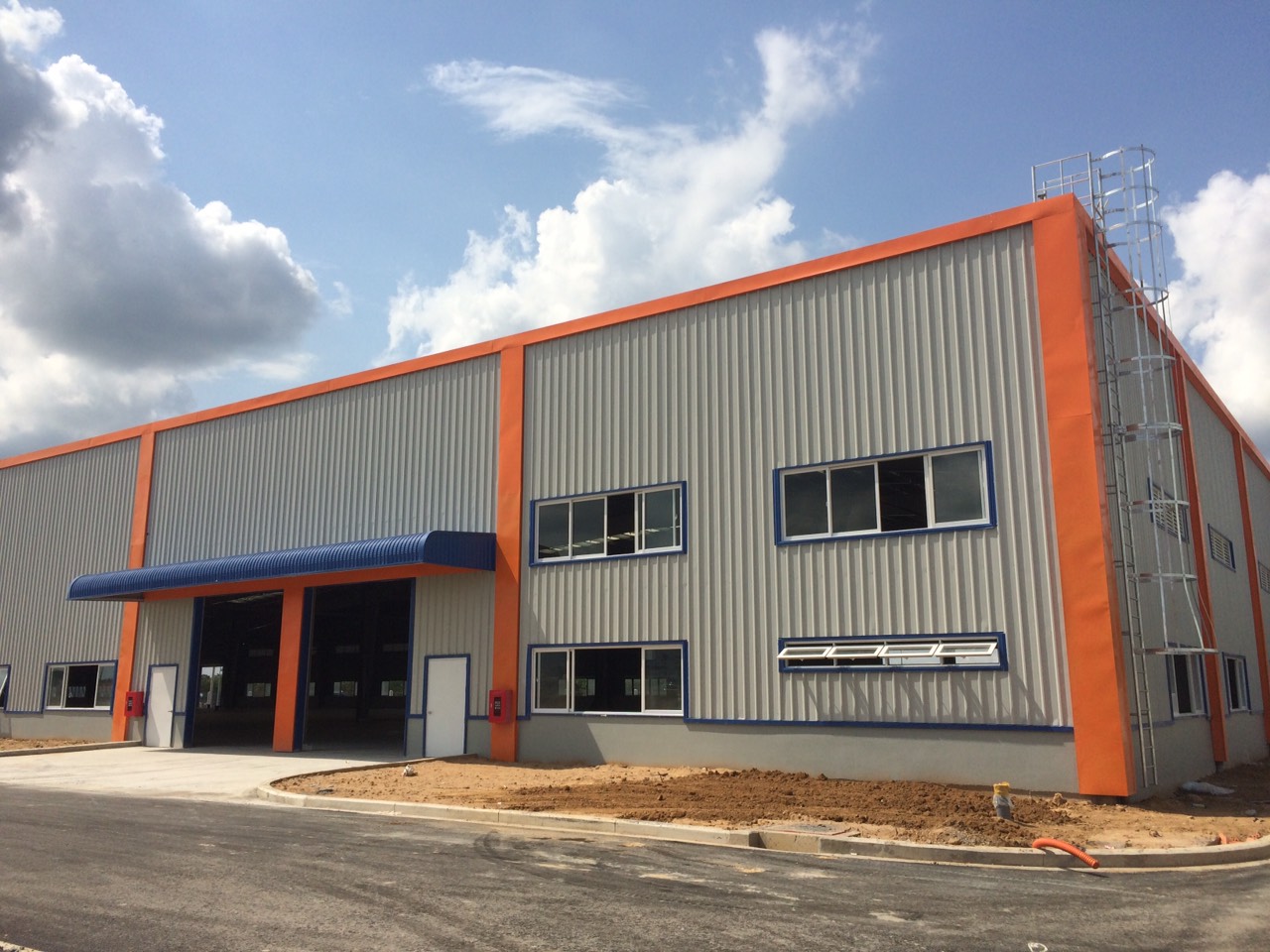  Nhà xưởng X1 thuộc chuỗi 8 block nhà xưởng cho thuê của NGJSC đã sẵn sàng cho thuê ngay với giá từ 90.000 VNĐ/tháng/m2